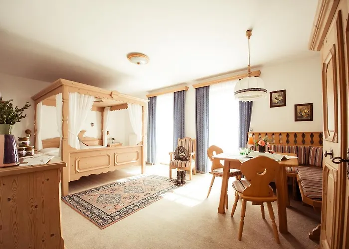 Fruehstueckspension Windlegern * Neukirchen (Altmunster)